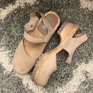 Mia clogs